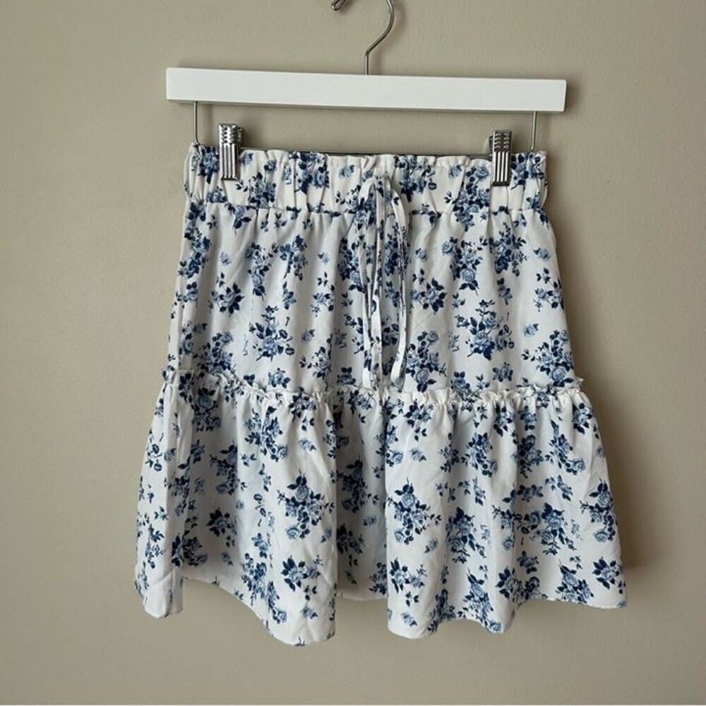 NWOT SHEIN Holidaya Floral Print Ruffle Hem Blue White Skirt Women’s Size Small - Picture 4 of 9
